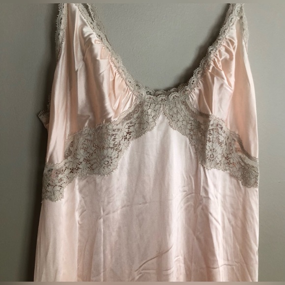 Vintage VANITY FAIR Peach & Lace Nightgown  Size 32 - Picture 2 of 2